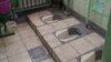 Туалеты в омской и приморской школах признаны одними из худших