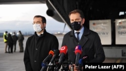 Пресс-конференция премьера Матовича и впоследствии ушедшего в отставку министра здравоохранения Словакии, 1 марта