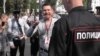 Организатор протестной акции в Пскове приковал себя к столбу