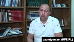 Քաղաքական մեկնաբան Հակոբ Բադալյանը հարցազրույց է տալիս «Ազատությանը», արխիվ
