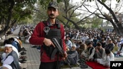 پولیس په پېښور کې د اختر د لمانځه په مهال امنیت ساتي
