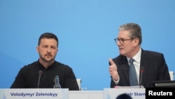 Прем'єр-міністр Великої Британії Кір Стармер та президент України Володимир Зеленський на саміті Європейської політичної спільноти в Бленгеймському палаці, Вудсток, Велика Британія, 18 липня 2024 року