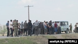 Для решения своих проблем жители приграничных сел перекрывают дороги.