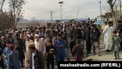 د فبرورۍ پر ۲۱مه د کوزې کورمې ګڼو اوسېدونکو د عملیاتو پرضد لاریون وکړ. 